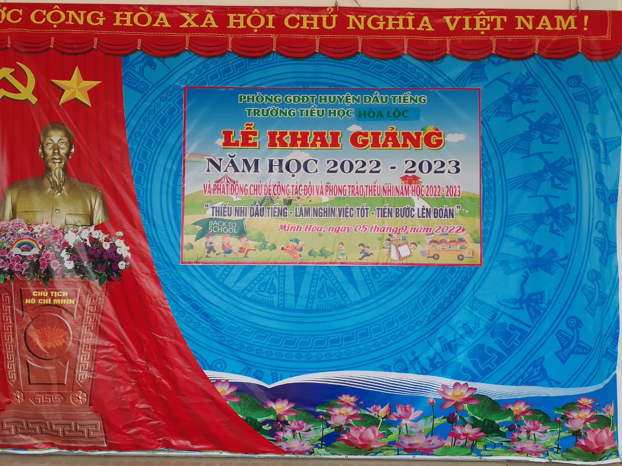 Sáng hôm qua (5-9), 200 học sinh Trường Tiểu Học Hòa Lộc khai giảng năm học mới 2022-2023